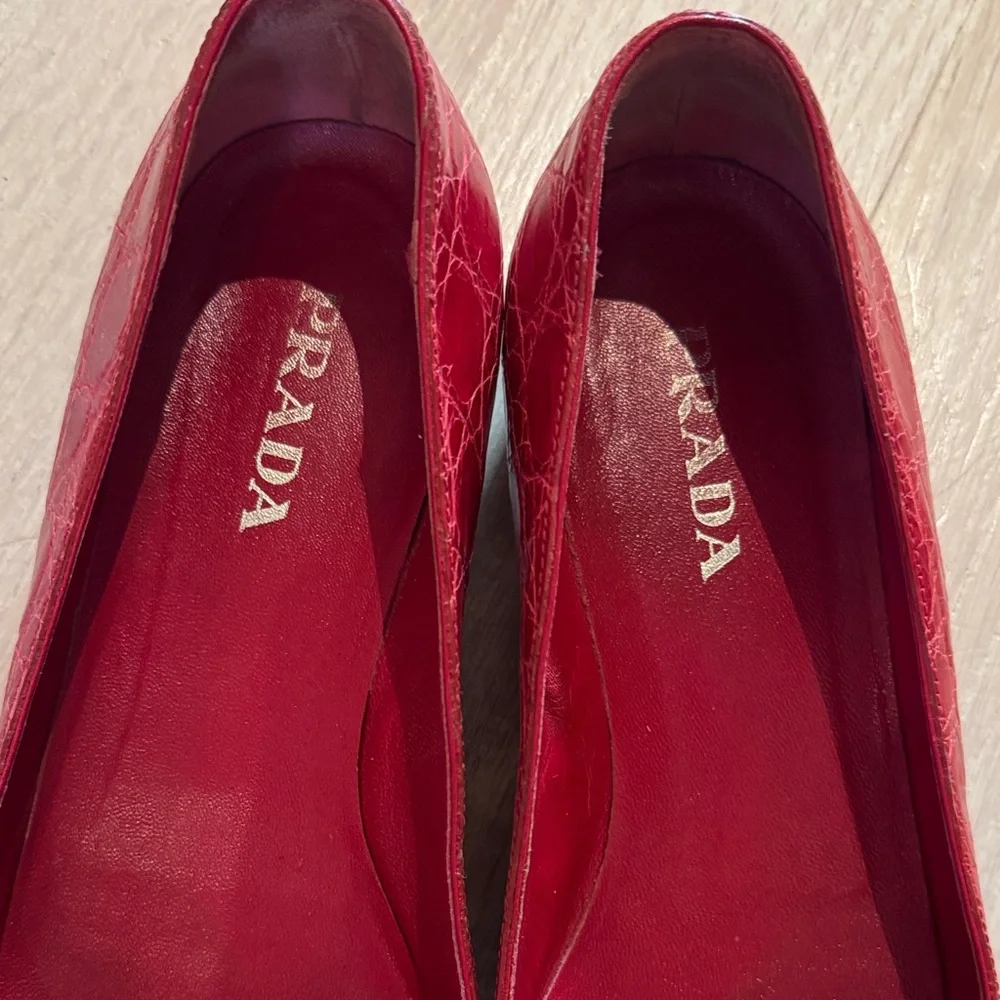 Prada Red Croc-Embossed Pointed Toe Flats 37 - Picture 5 of 11